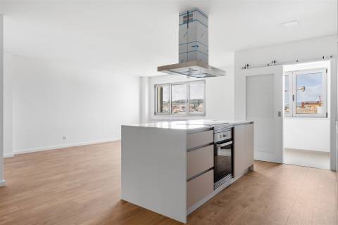 Apartamento T2 com 1 lugar de estacionamento, na Apelação, Loures