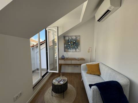T2 Remodelado com Vista Rio na Graça – Viva Lisboa com Charme!