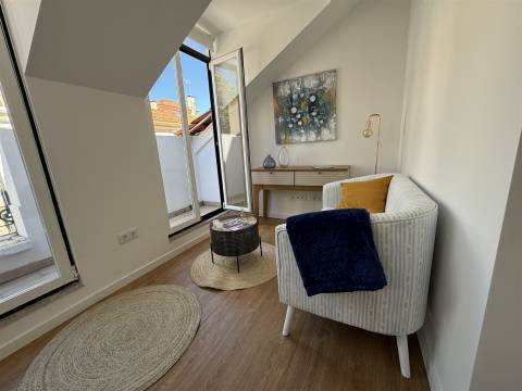 T2 Remodelado com Vista Rio na Graça – Viva Lisboa com Charme!
