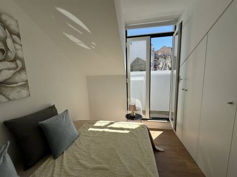 T2 Remodelado com Vista Rio na Graça – Viva Lisboa com Charme!