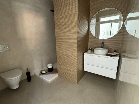 T2 Remodelado com Vista Rio na Graça – Viva Lisboa com Charme!