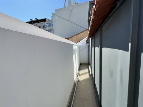 T2 Remodelado com Vista Rio na Graça – Viva Lisboa com Charme!