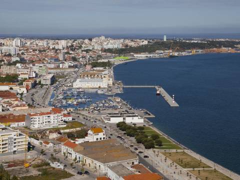 Terreno Urbano para Venda em Alto da Guerra, Setúbal