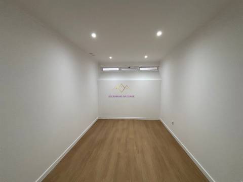 T2 com Terraço na Venteira | Remodelação Total