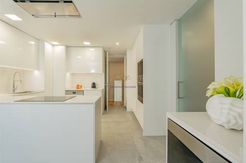 T3+1 Novo a estrear em Empreendimento de Luxo, Carcavelos
