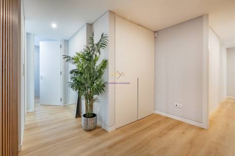 T3+1 duplex com mezaninne, em Empreendimento de Luxo, Carcavelos