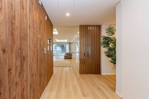 T3+1 duplex com mezaninne, em Empreendimento de Luxo, Carcavelos