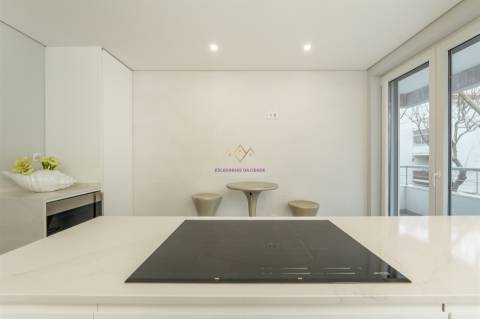 T3+1 duplex com mezaninne, em Empreendimento de Luxo, Carcavelos