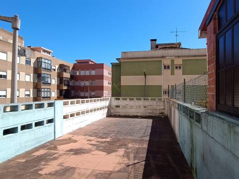 T3 com 2 Terraços em Massamá - em fase de remodelação