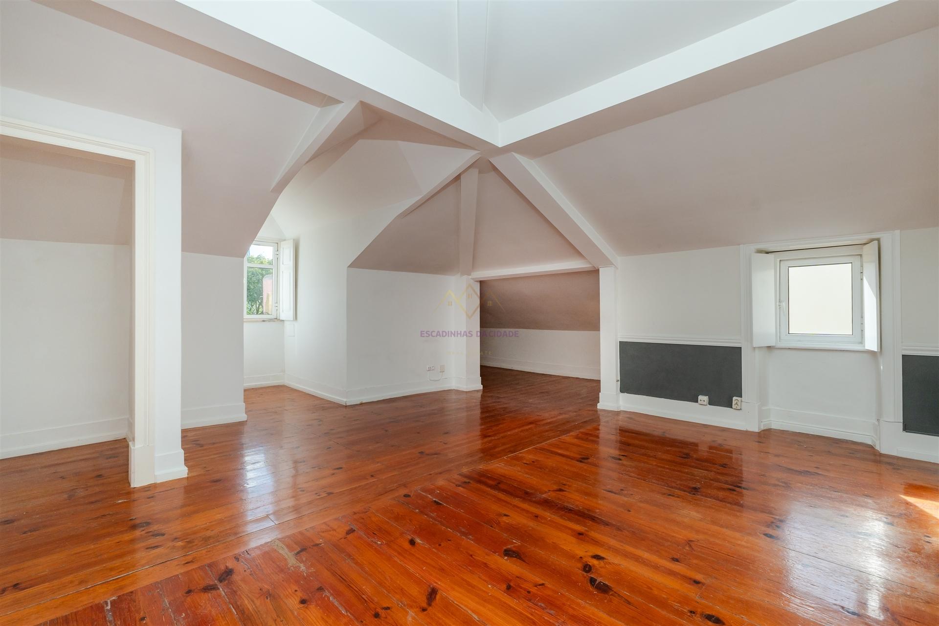 Charme na Lapa – T2+2 com Espaços Flexíveis e Vista Rio