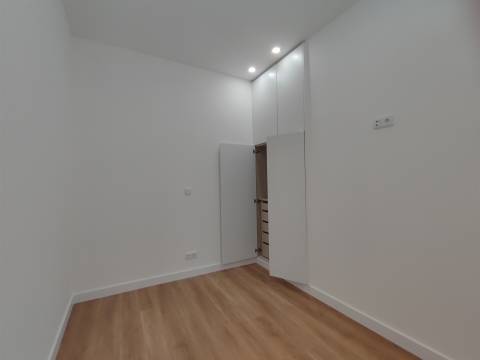 Loja transformada em T3 remodelado Odivelas