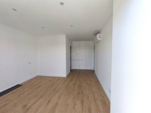 Penthouse T5 com varandas, 2 Garagens Box e Arrecadação, em Empreendimento c/ Piscina e Pq. Infantil