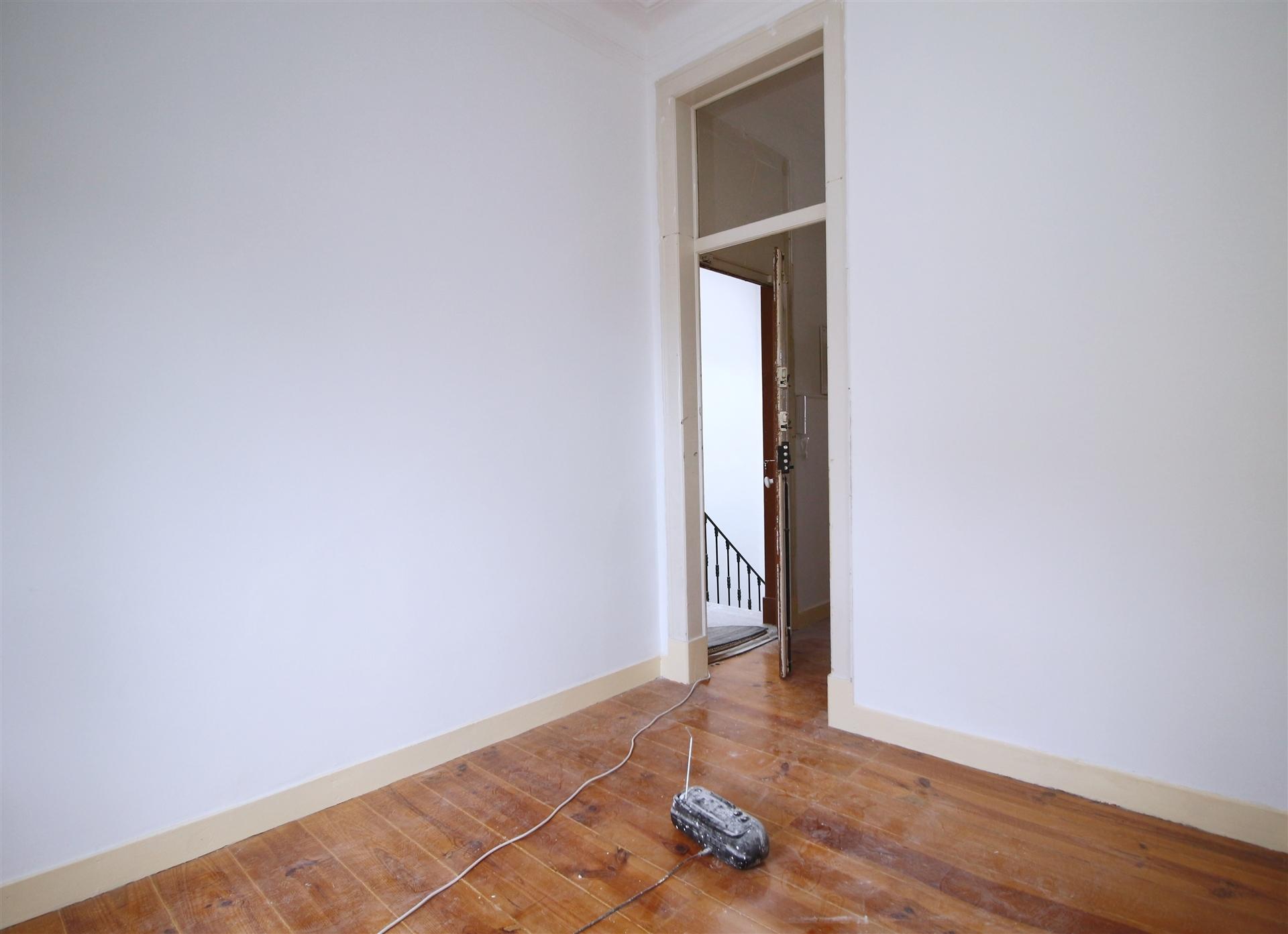 Apartamento T3 usado mas c/alguma obra Graça Lisboa