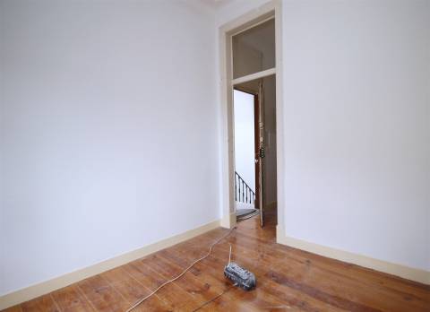Apartamento T3 usado mas c/alguma obra Graça Lisboa