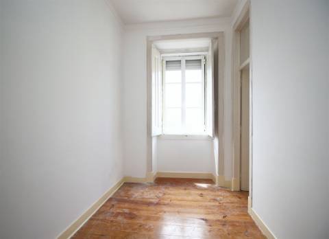 Apartamento T3 usado mas c/alguma obra Graça Lisboa