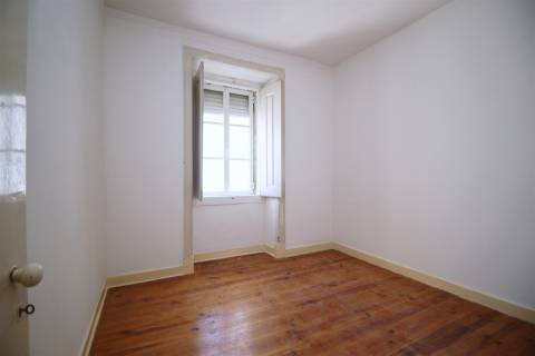 Apartamento T3 usado mas c/alguma obra Graça Lisboa