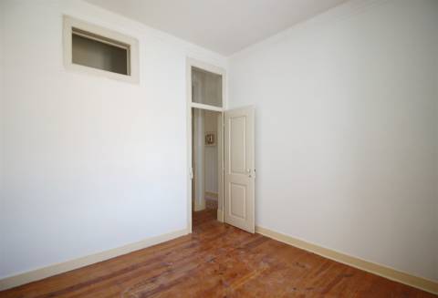 Apartamento T3 usado mas c/alguma obra Graça Lisboa