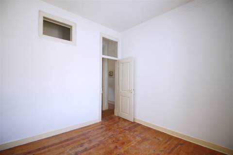 Apartamento T3 usado mas c/alguma obra Graça Lisboa