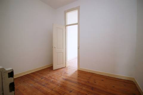 Apartamento T3 usado mas c/alguma obra Graça Lisboa