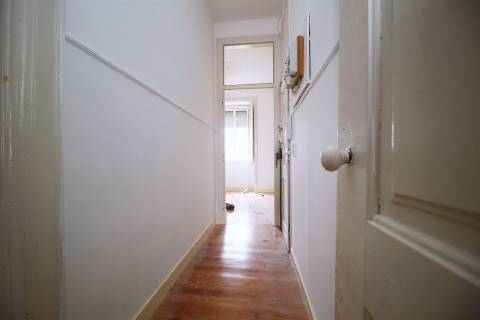 Apartamento T3 usado mas c/alguma obra Graça Lisboa