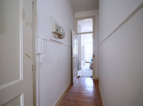 Apartamento T3 usado mas c/alguma obra Graça Lisboa