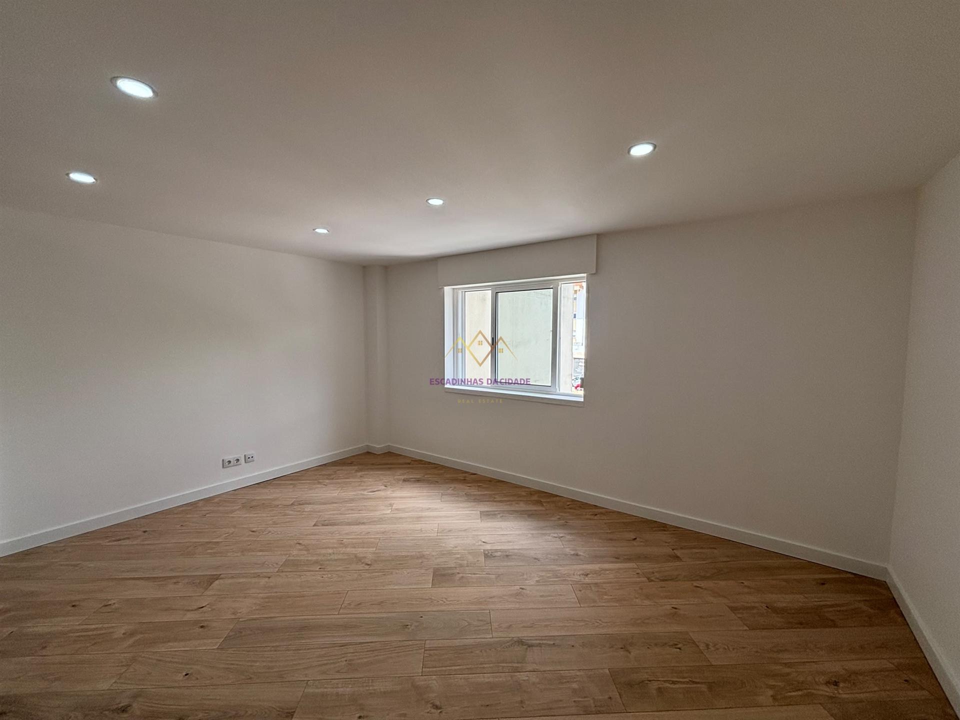 T2+1 em Remodelação Total com Vista Rio