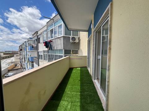 T2+1 em Remodelação Total com Vista Rio