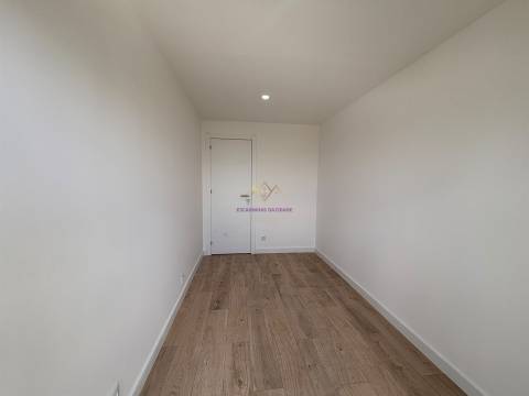 T2+1 em Remodelação Total com Vista Rio