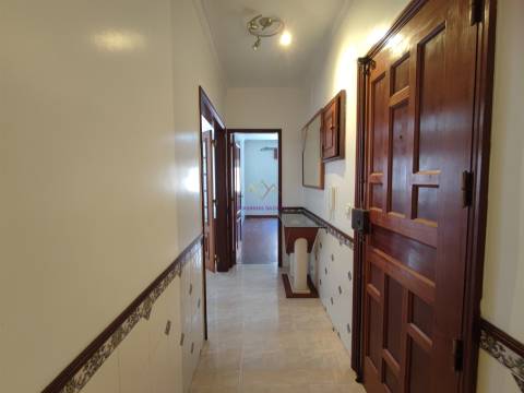Apartamento T2 2 Frentes Solares, Quartos Amplos em Mem Martins