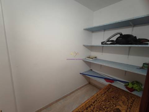 Apartamento T2 2 Frentes Solares, Quartos Amplos em Mem Martins