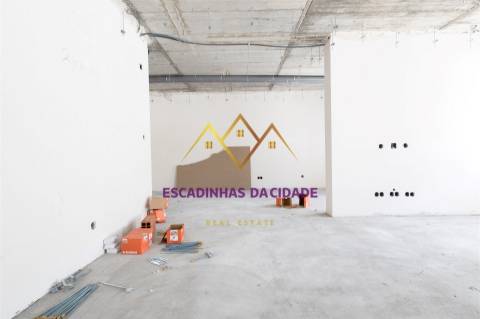 Apartamento T2 em Vialonga | Modernidade, Conforto e Parqueamento Privativo
