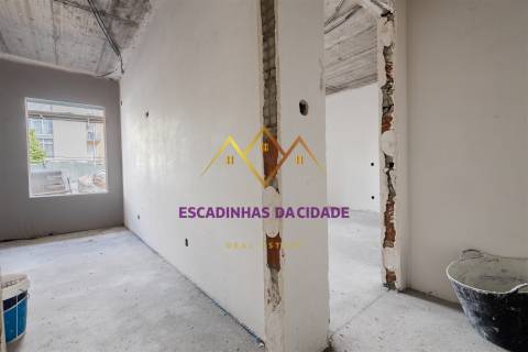 Apartamento T2 em Vialonga | Modernidade, Conforto e Parqueamento Privativo