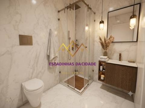 Apartamento T3 em Vialonga | Varandas, Parqueamento e Excelente Localização