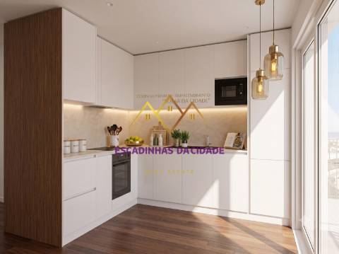 Apartamento T3 com Parqueamento e Varandas em Vialonga