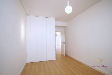 Apartamento T2 remodelado e equipado na Rua da Senhora da Glória Graça