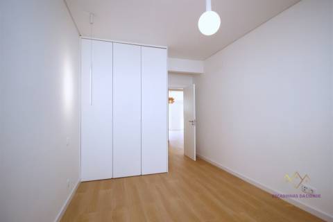 Apartamento T2 remodelado e equipado na Rua da Senhora da Glória Graça