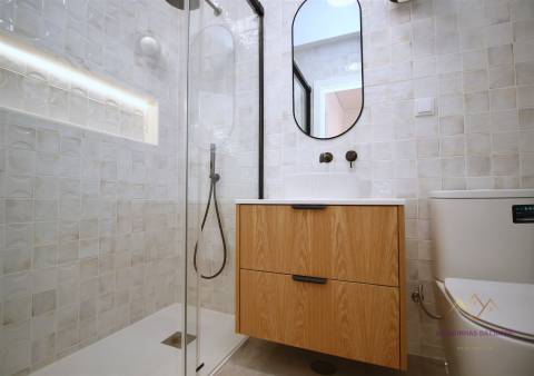 Apartamento T2 remodelado e equipado na Rua da Senhora da Glória Graça