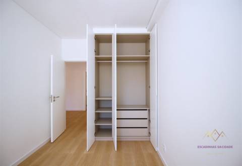 Apartamento T2 remodelado e equipado na Rua da Senhora da Glória Graça