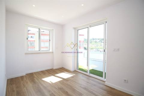 T1 Totalmente Renovado com Varanda em Odivelas - Pronto a Habitar