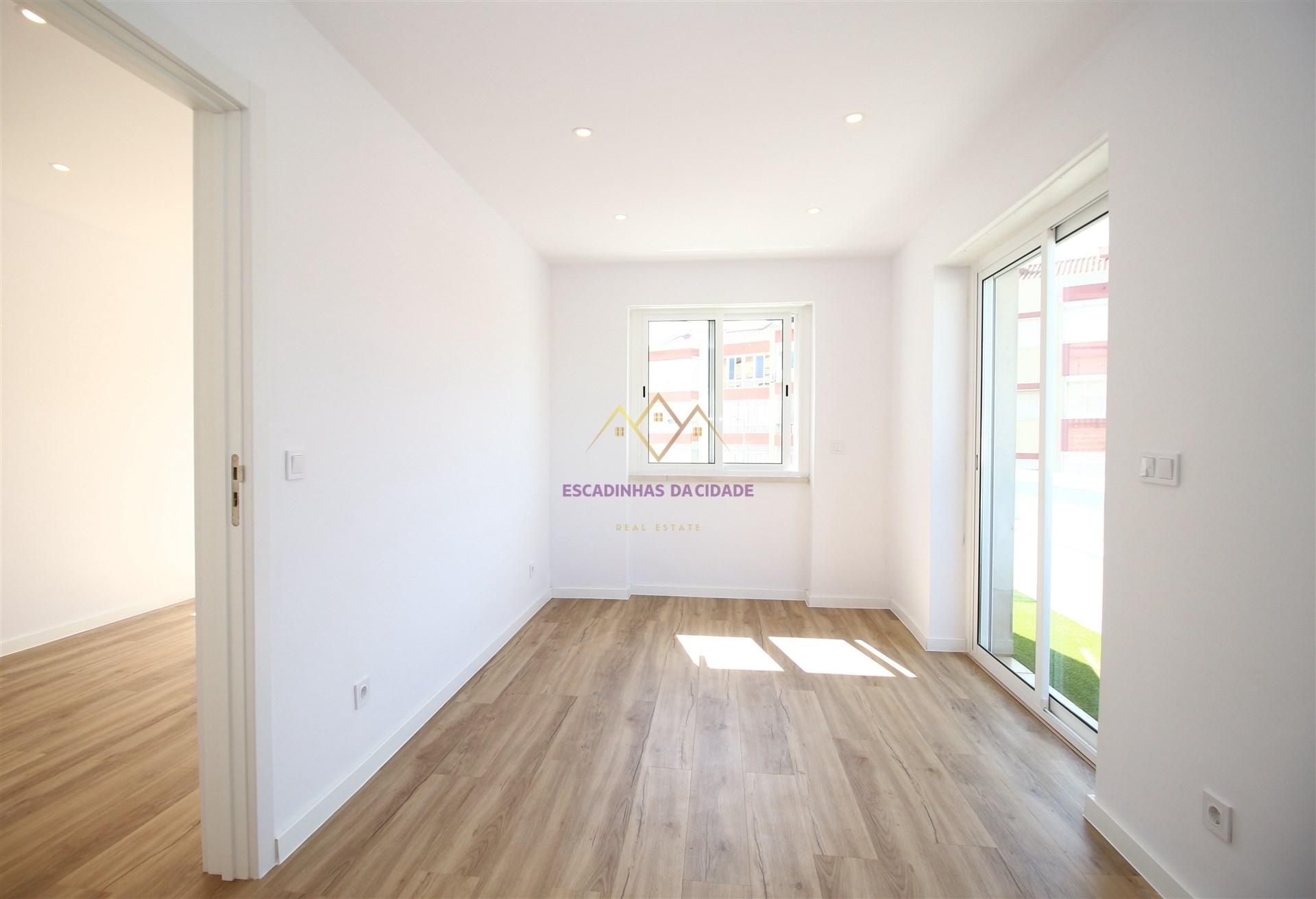 T1 Totalmente Renovado com Varanda em Odivelas - Pronto a Habitar