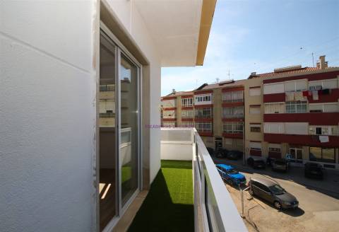 T1 Totalmente Renovado com Varanda em Odivelas - Pronto a Habitar
