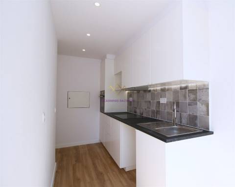 T1 Totalmente Renovado com Varanda em Odivelas - Pronto a Habitar