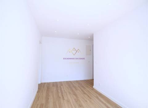 T1 Totalmente Renovado com Varanda em Odivelas - Pronto a Habitar