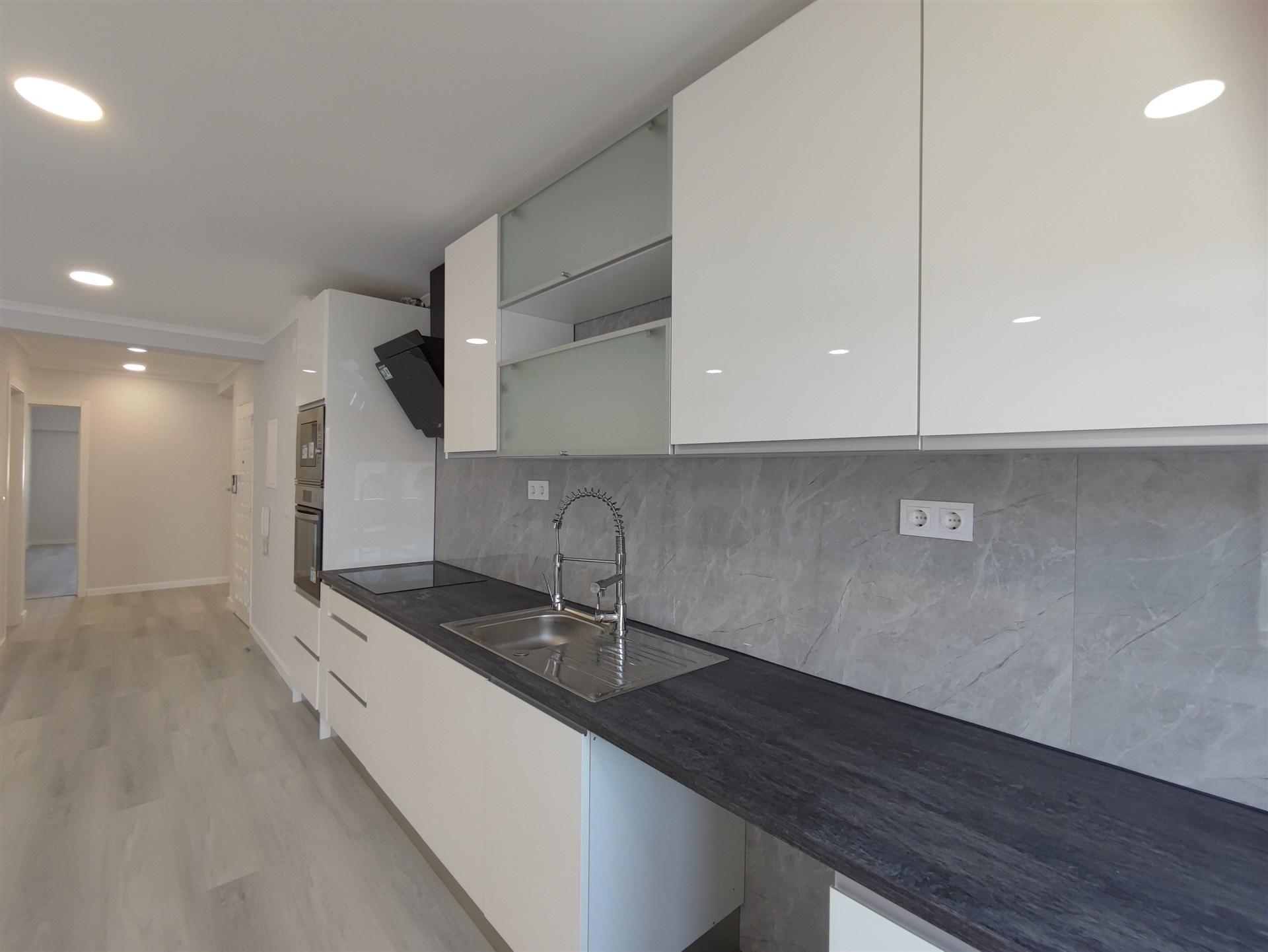 Apartamento T4 totalmente remodelado – moderno, espaçoso e pronto a habitar Amora Seixal