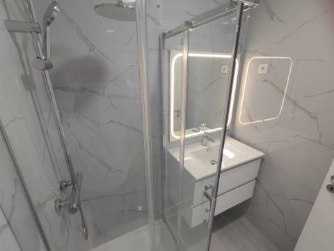 Apartamento T4 totalmente remodelado – moderno, espaçoso e pronto a habitar Amora Seixal