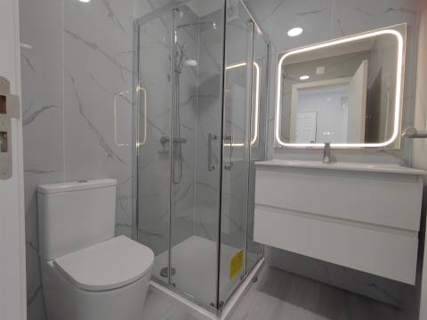 Apartamento T4 totalmente remodelado – moderno, espaçoso e pronto a habitar Amora Seixal