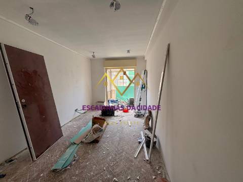 T2 Remodelado, Luminoso e Pronto para Viver — Agualva-Cacém