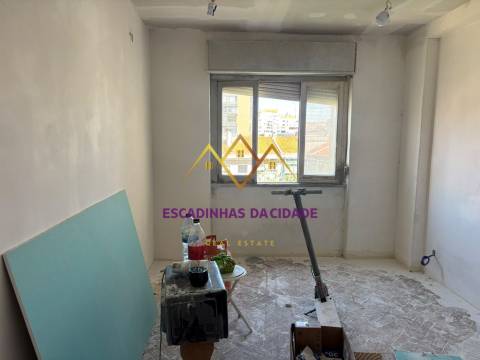 T2 Remodelado, Luminoso e Pronto para Viver — Agualva-Cacém