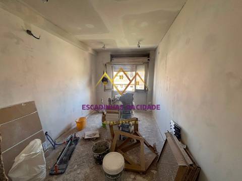 T2 Remodelado, Luminoso e Pronto para Viver — Agualva-Cacém