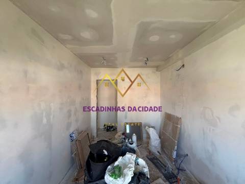 T2 Remodelado, Luminoso e Pronto para Viver — Agualva-Cacém